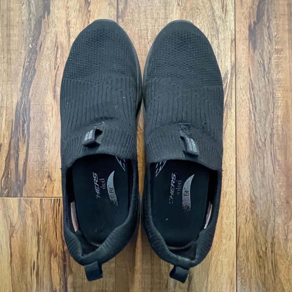 Skechers slip on arch fit